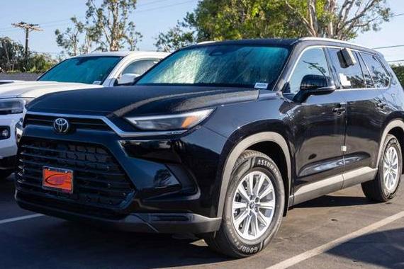 TOYOTA GRAND HIGHLANDER 2025 5TDAAAA52SS028786 image
